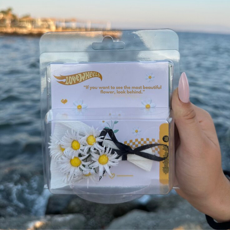 Personalized Mirrored LoveWheels Daisy Bouquet